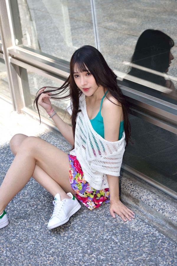    台湾正妹比比清新外拍写真，户外甜美时尚穿搭显迷人气质，绝美面容尽显女神范 [107P]第103张图片