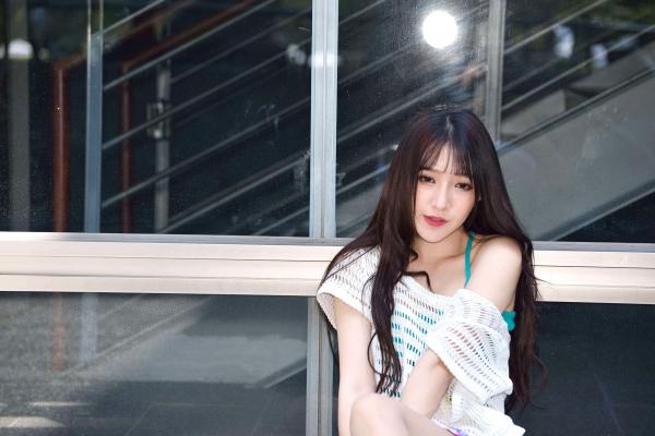    台湾正妹比比清新外拍写真，户外甜美时尚穿搭显迷人气质，绝美面容尽显女神范 [107P]第104张图片