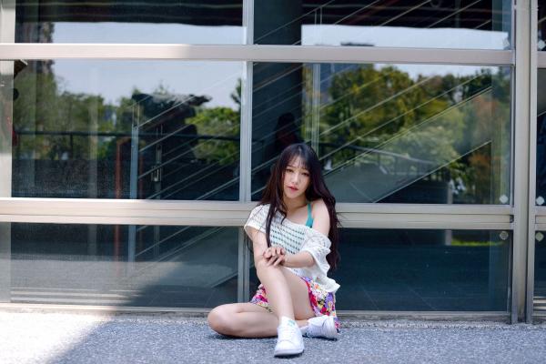    台湾正妹比比清新外拍写真，户外甜美时尚穿搭显迷人气质，绝美面容尽显女神范 [107P]第107张图片