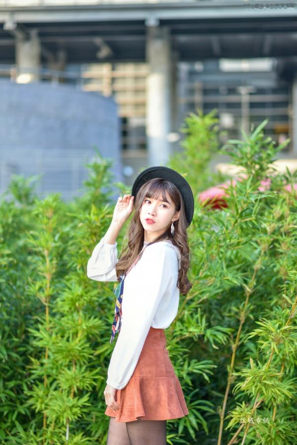    台湾正妹题题《国美馆.时装》街拍写真集，清新时尚穿搭，俏皮甜美气质女神户外生活随拍第6张图片
