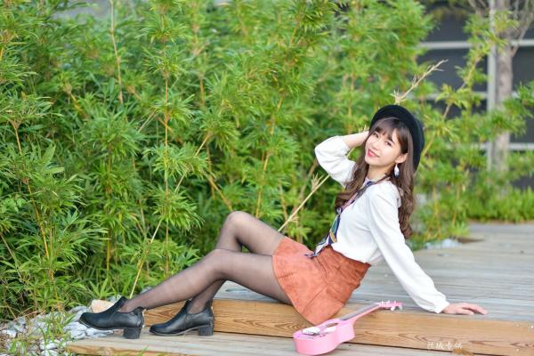   台湾正妹题题《国美馆.时装》街拍写真集，清新时尚穿搭，俏皮甜美气质女神户外生活随拍第17张图片