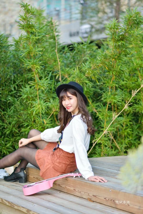    台湾正妹题题《国美馆.时装》街拍写真集，清新时尚穿搭，俏皮甜美气质女神户外生活随拍第21张图片