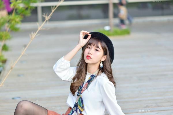    台湾正妹题题《国美馆.时装》街拍写真集，清新时尚穿搭，俏皮甜美气质女神户外生活随拍第22张图片
