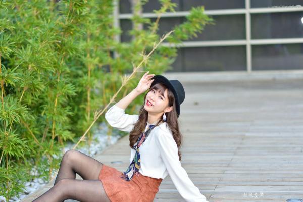    台湾正妹题题《国美馆.时装》街拍写真集，清新时尚穿搭，俏皮甜美气质女神户外生活随拍第26张图片