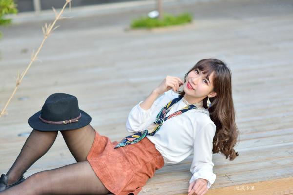    台湾正妹题题《国美馆.时装》街拍写真集，清新时尚穿搭，俏皮甜美气质女神户外生活随拍第32张图片