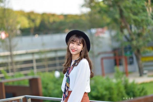    台湾正妹题题《国美馆.时装》街拍写真集，清新时尚穿搭，俏皮甜美气质女神户外生活随拍第37张图片