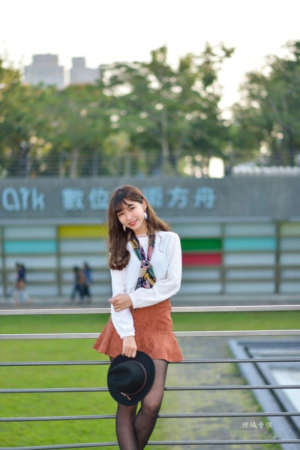    台湾正妹题题《国美馆.时装》街拍写真集，清新时尚穿搭，俏皮甜美气质女神户外生活随拍第44张图片