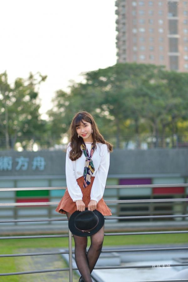    台湾正妹题题《国美馆.时装》街拍写真集，清新时尚穿搭，俏皮甜美气质女神户外生活随拍第45张图片