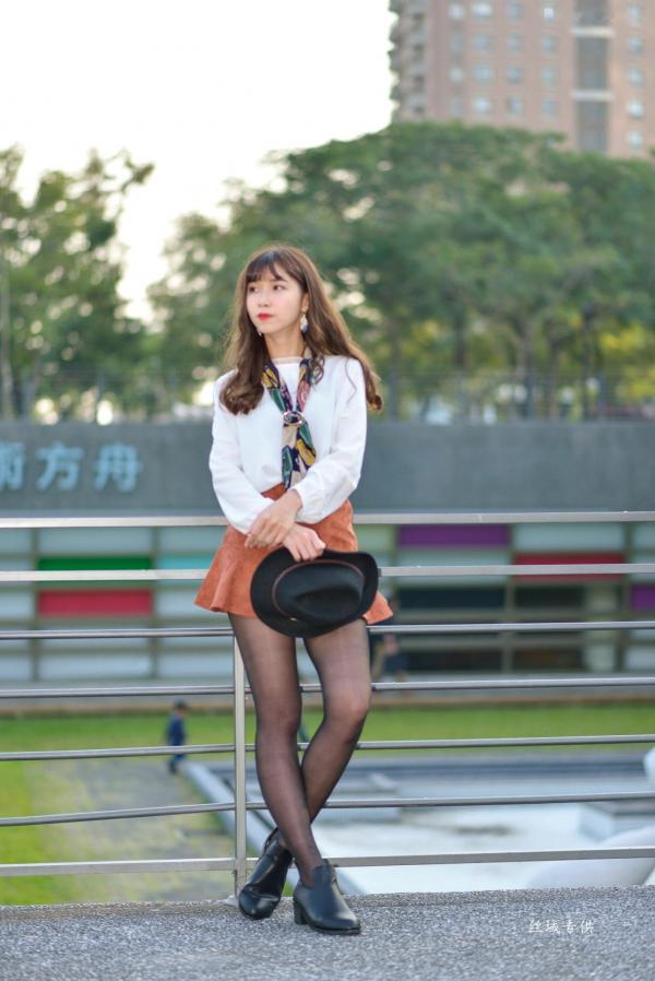    台湾正妹题题《国美馆.时装》街拍写真集，清新时尚穿搭，俏皮甜美气质女神户外生活随拍第48张图片