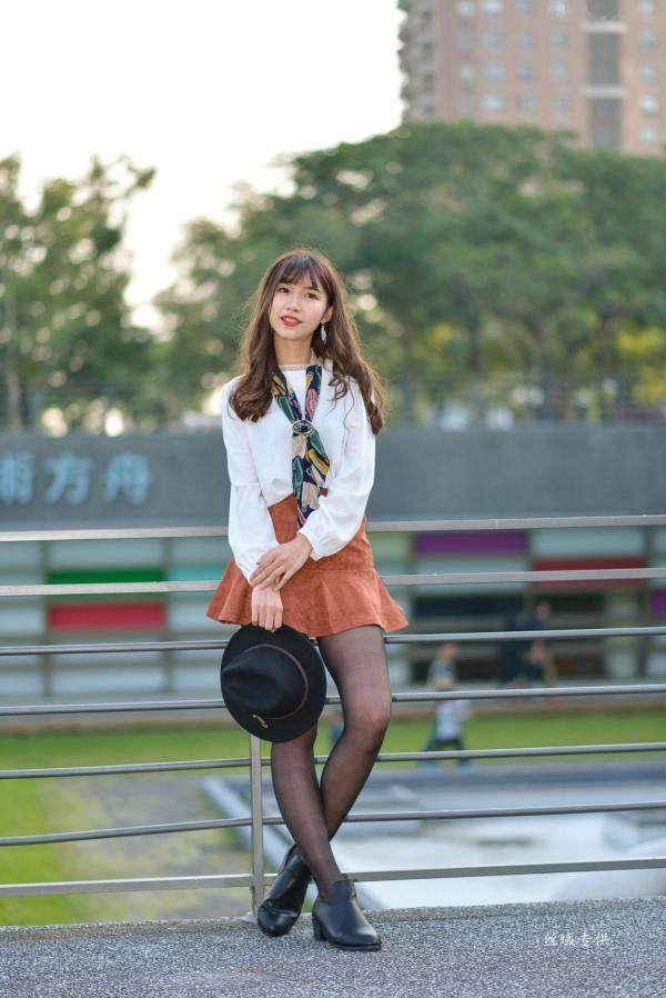    台湾正妹题题《国美馆.时装》街拍写真集，清新时尚穿搭，俏皮甜美气质女神户外生活随拍第49张图片