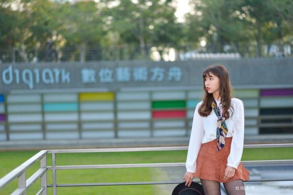    台湾正妹题题《国美馆.时装》街拍写真集，清新时尚穿搭，俏皮甜美气质女神户外生活随拍第53张图片