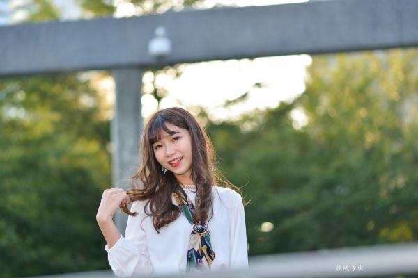   台湾正妹题题《国美馆.时装》街拍写真集，清新时尚穿搭，俏皮甜美气质女神户外生活随拍第58张图片