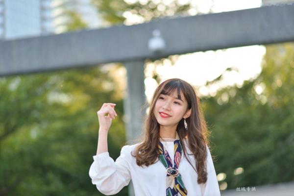    台湾正妹题题《国美馆.时装》街拍写真集，清新时尚穿搭，俏皮甜美气质女神户外生活随拍第59张图片