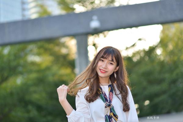    台湾正妹题题《国美馆.时装》街拍写真集，清新时尚穿搭，俏皮甜美气质女神户外生活随拍第60张图片
