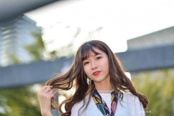    台湾正妹题题《国美馆.时装》街拍写真集，清新时尚穿搭，俏皮甜美气质女神户外生活随拍第61张图片