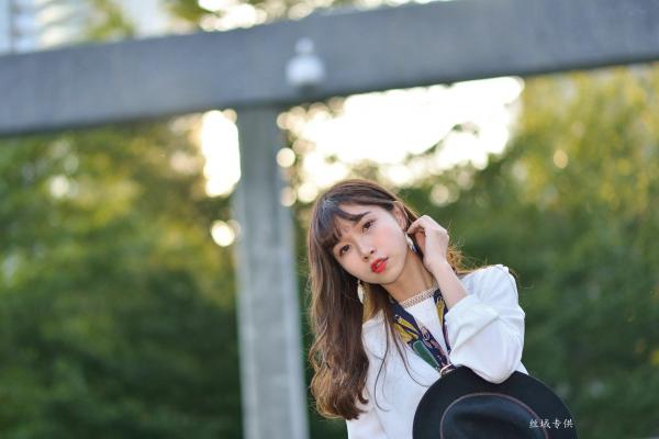    台湾正妹题题《国美馆.时装》街拍写真集，清新时尚穿搭，俏皮甜美气质女神户外生活随拍第64张图片