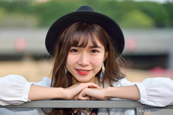    台湾正妹题题《国美馆.时装》街拍写真集，清新时尚穿搭，俏皮甜美气质女神户外生活随拍第88张图片