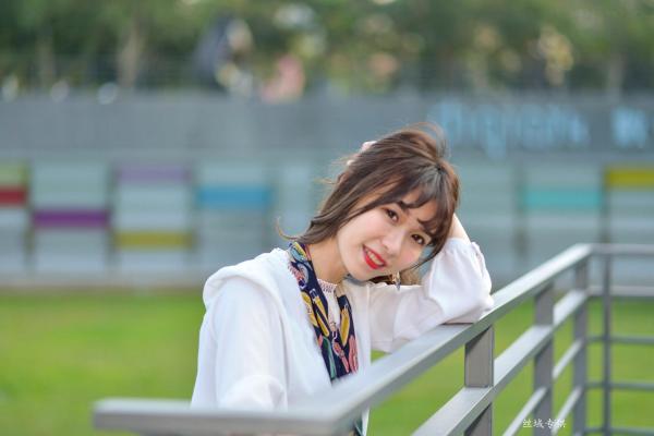    台湾正妹题题《国美馆.时装》街拍写真集，清新时尚穿搭，俏皮甜美气质女神户外生活随拍第95张图片