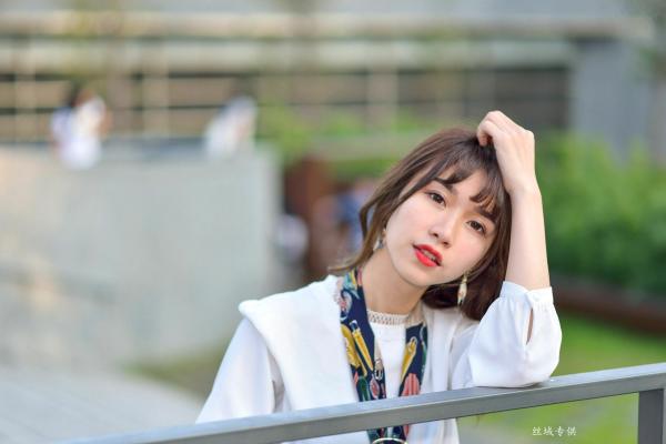    台湾正妹题题《国美馆.时装》街拍写真集，清新时尚穿搭，俏皮甜美气质女神户外生活随拍第97张图片