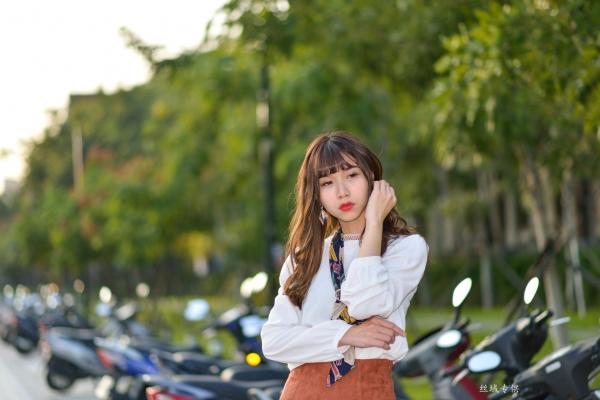    台湾正妹题题《国美馆.时装》街拍写真集，清新时尚穿搭，俏皮甜美气质女神户外生活随拍第108张图片