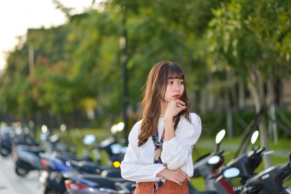    台湾正妹题题《国美馆.时装》街拍写真集，清新时尚穿搭，俏皮甜美气质女神户外生活随拍第109张图片