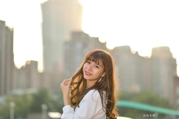    台湾正妹题题《国美馆.时装》街拍写真集，清新时尚穿搭，俏皮甜美气质女神户外生活随拍第114张图片