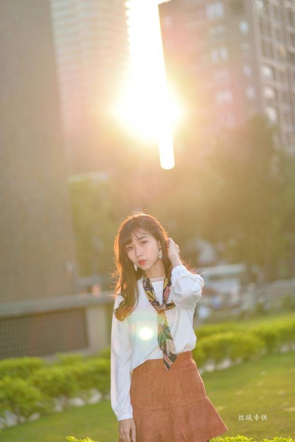    台湾正妹题题《国美馆.时装》街拍写真集，清新时尚穿搭，俏皮甜美气质女神户外生活随拍第119张图片