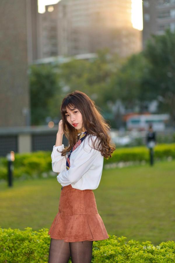    台湾正妹题题《国美馆.时装》街拍写真集，清新时尚穿搭，俏皮甜美气质女神户外生活随拍第133张图片
