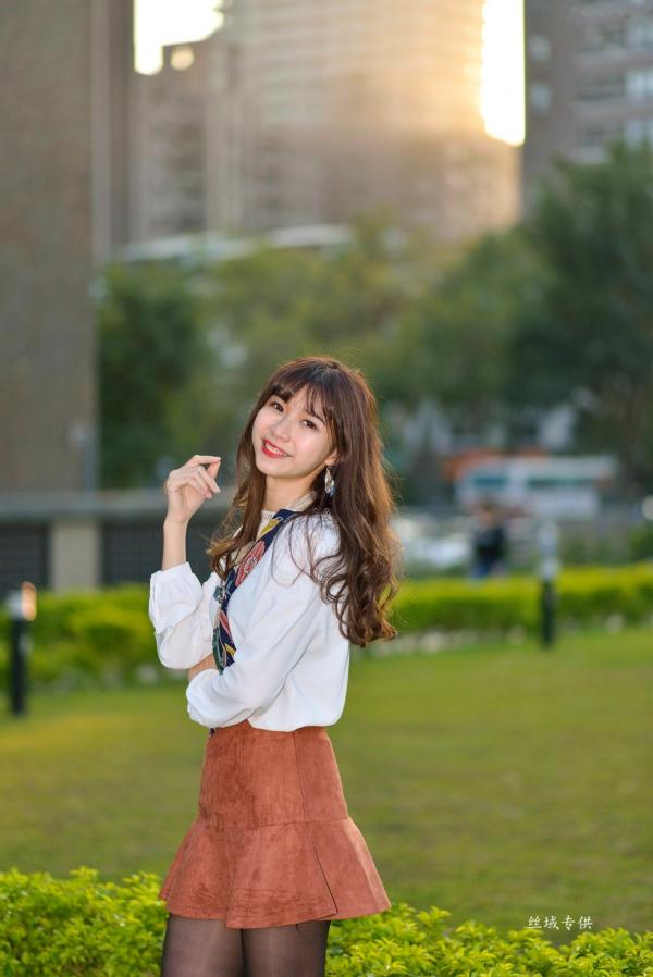    台湾正妹题题《国美馆.时装》街拍写真集，清新时尚穿搭，俏皮甜美气质女神户外生活随拍第134张图片