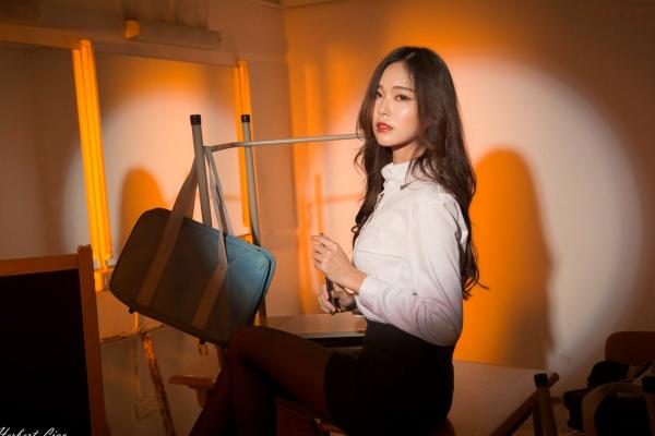    台湾正妹黄上晏Rubis教室主题黑丝制服诱惑，气场全开冷艳御姐写真集第27张图片