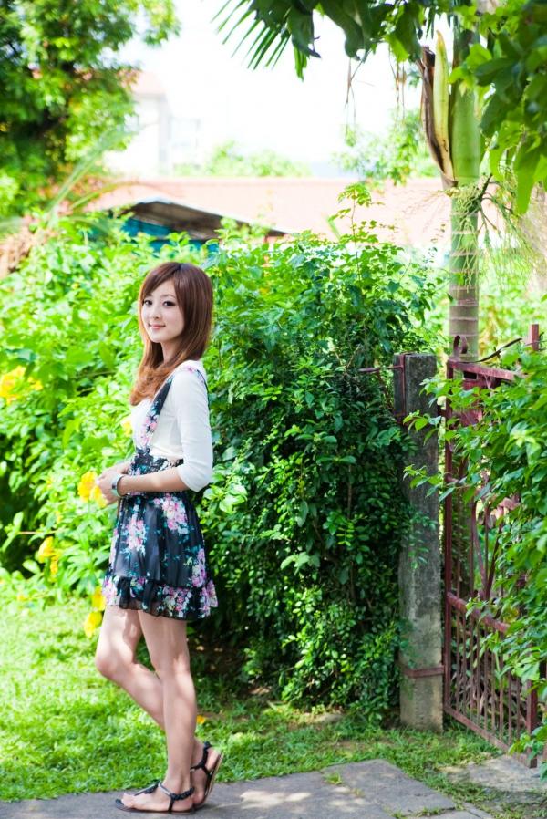    台湾正妹_张凯洁/Mikako《中興新村外拍》写真集，清新户外少女风，甜美可人，简约穿搭尽显修长美腿第3张图片