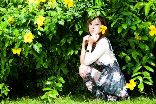    台湾正妹_张凯洁/Mikako《中興新村外拍》写真集，清新户外少女风，甜美可人，简约穿搭尽显修长美腿第7张图片