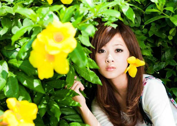    台湾正妹_张凯洁/Mikako《中興新村外拍》写真集，清新户外少女风，甜美可人，简约穿搭尽显修长美腿第8张图片