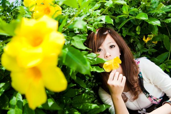    台湾正妹_张凯洁/Mikako《中興新村外拍》写真集，清新户外少女风，甜美可人，简约穿搭尽显修长美腿第10张图片
