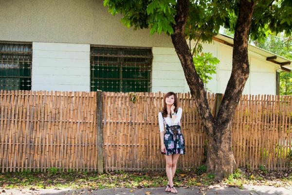    台湾正妹_张凯洁/Mikako《中興新村外拍》写真集，清新户外少女风，甜美可人，简约穿搭尽显修长美腿第11张图片