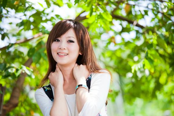    台湾正妹_张凯洁/Mikako《中興新村外拍》写真集，清新户外少女风，甜美可人，简约穿搭尽显修长美腿第19张图片