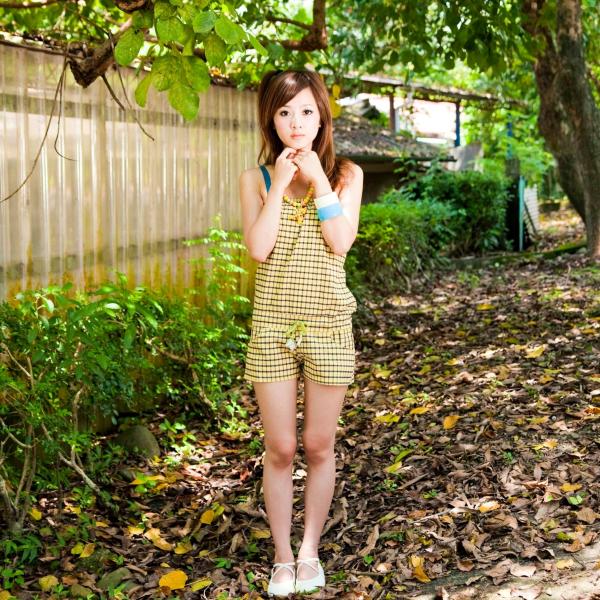    台湾正妹_张凯洁/Mikako《中興新村外拍》写真集，清新户外少女风，甜美可人，简约穿搭尽显修长美腿第42张图片