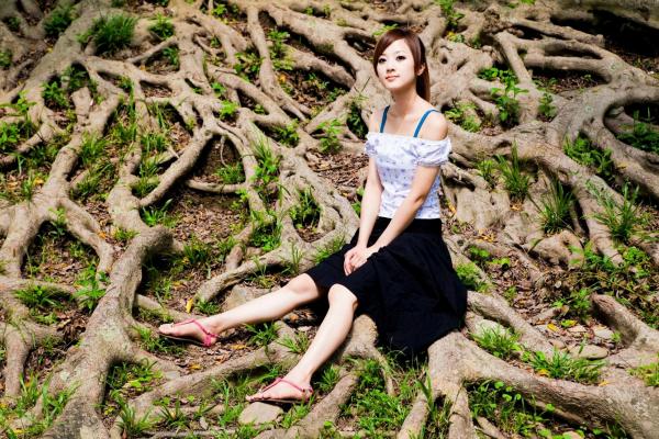    台湾正妹_张凯洁/Mikako《中興新村外拍》写真集，清新户外少女风，甜美可人，简约穿搭尽显修长美腿第55张图片