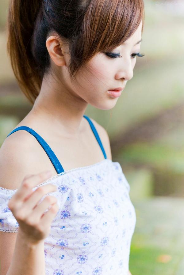    台湾正妹_张凯洁/Mikako《中興新村外拍》写真集，清新户外少女风，甜美可人，简约穿搭尽显修长美腿第67张图片