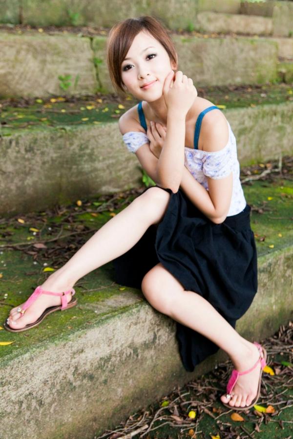    台湾正妹_张凯洁/Mikako《中興新村外拍》写真集，清新户外少女风，甜美可人，简约穿搭尽显修长美腿第68张图片
