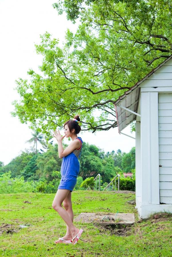    台湾正妹_张凯洁/Mikako《中興新村外拍》写真集，清新户外少女风，甜美可人，简约穿搭尽显修长美腿第75张图片