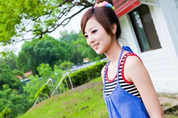    台湾正妹_张凯洁/Mikako《中興新村外拍》写真集，清新户外少女风，甜美可人，简约穿搭尽显修长美腿第85张图片