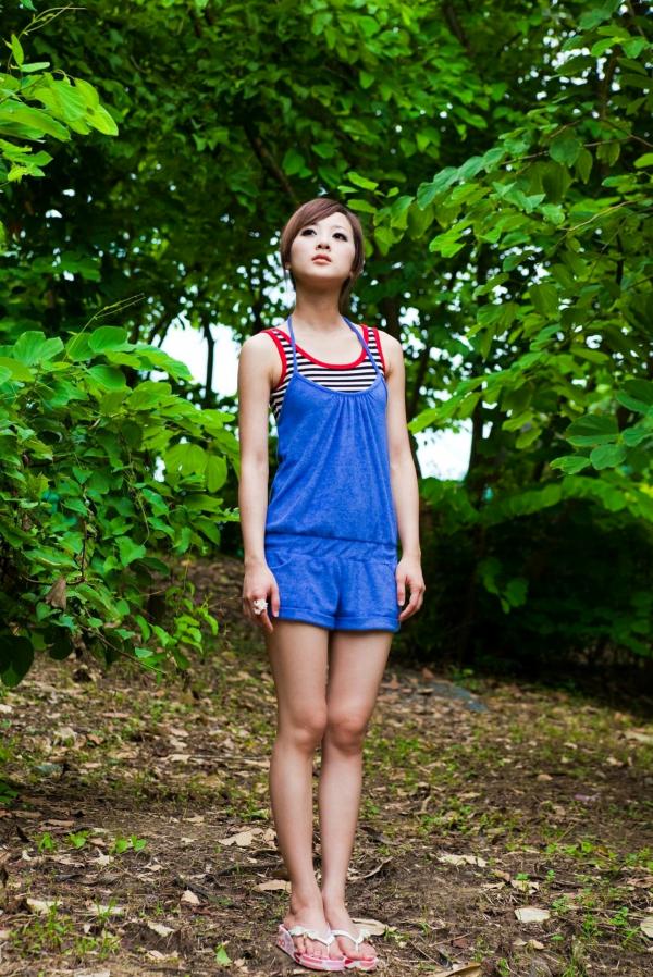   台湾正妹_张凯洁/Mikako《中興新村外拍》写真集，清新户外少女风，甜美可人，简约穿搭尽显修长美腿第87张图片