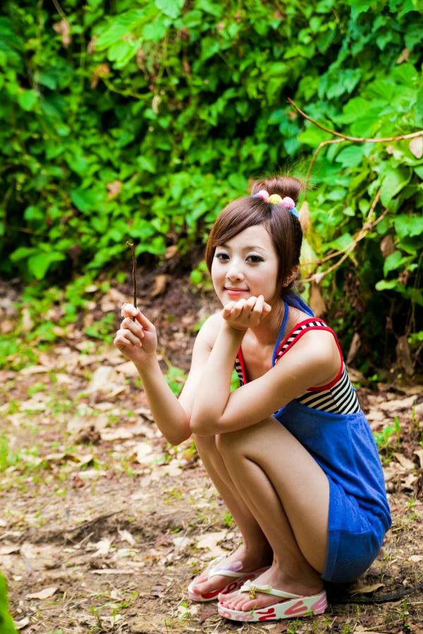    台湾正妹_张凯洁/Mikako《中興新村外拍》写真集，清新户外少女风，甜美可人，简约穿搭尽显修长美腿第91张图片