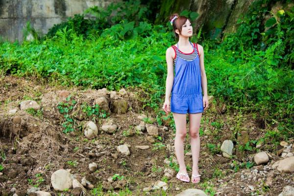    台湾正妹_张凯洁/Mikako《中興新村外拍》写真集，清新户外少女风，甜美可人，简约穿搭尽显修长美腿第97张图片