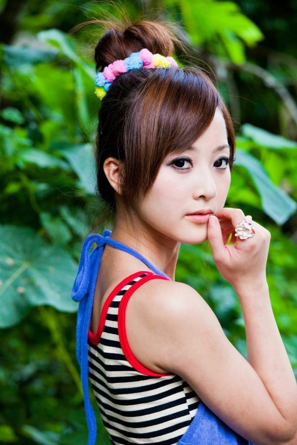    台湾正妹_张凯洁/Mikako《中興新村外拍》写真集，清新户外少女风，甜美可人，简约穿搭尽显修长美腿第98张图片