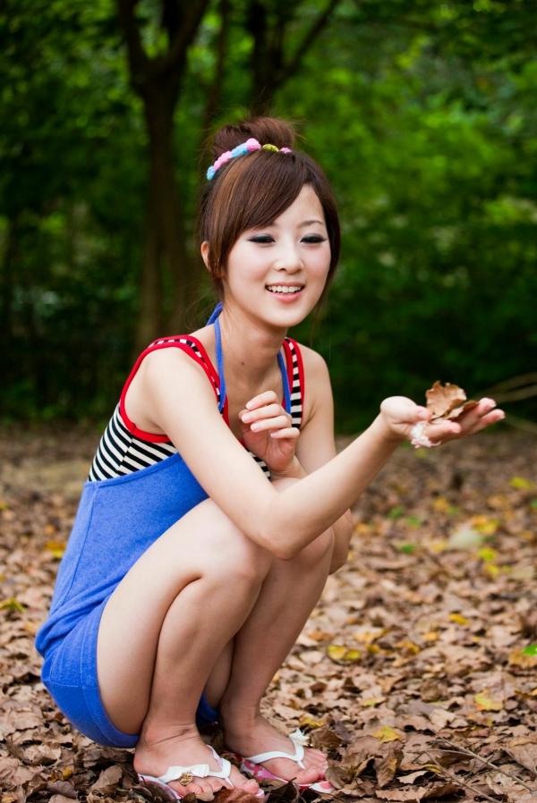    台湾正妹_张凯洁/Mikako《中興新村外拍》写真集，清新户外少女风，甜美可人，简约穿搭尽显修长美腿第99张图片