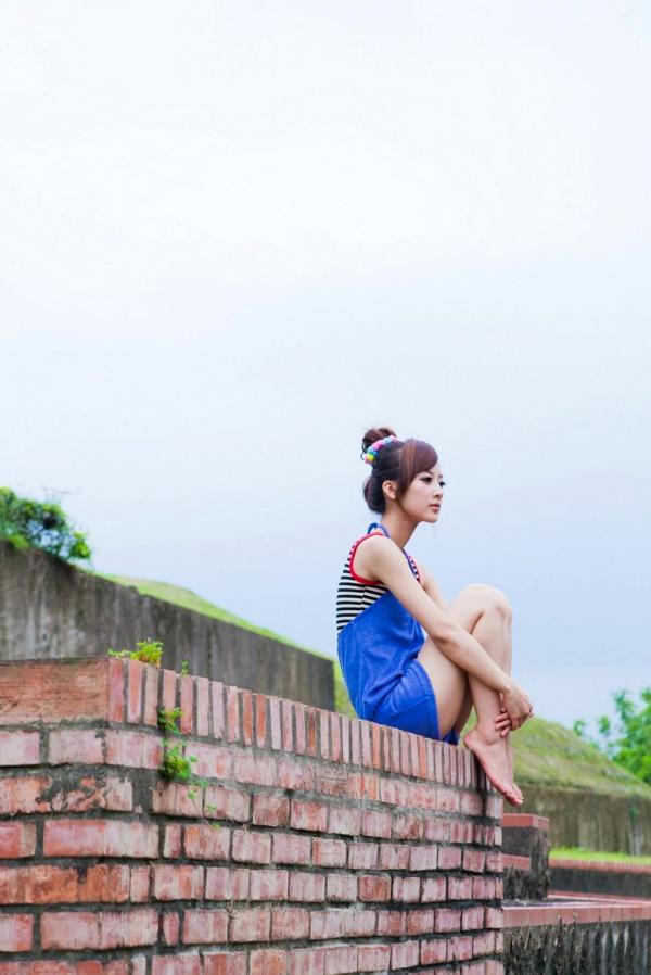    台湾正妹_张凯洁/Mikako《中興新村外拍》写真集，清新户外少女风，甜美可人，简约穿搭尽显修长美腿第103张图片
