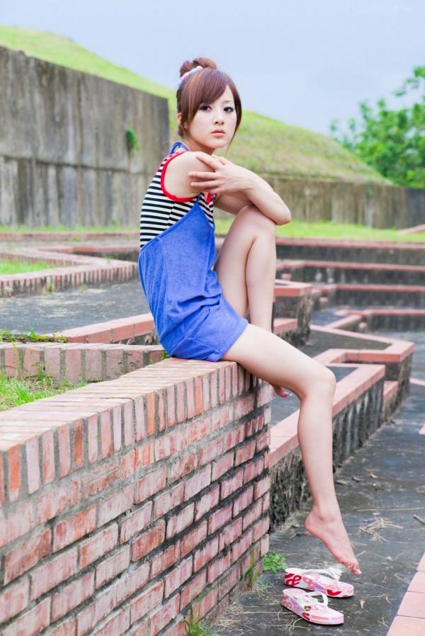    台湾正妹_张凯洁/Mikako《中興新村外拍》写真集，清新户外少女风，甜美可人，简约穿搭尽显修长美腿第105张图片