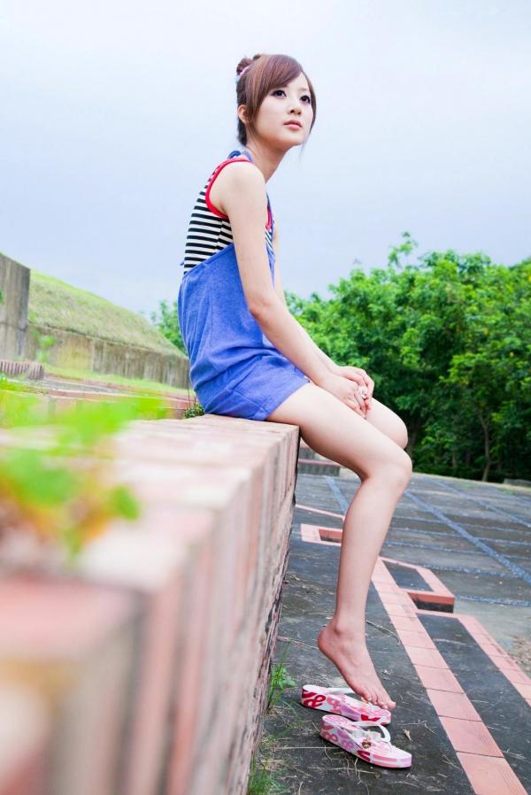    台湾正妹_张凯洁/Mikako《中興新村外拍》写真集，清新户外少女风，甜美可人，简约穿搭尽显修长美腿第106张图片